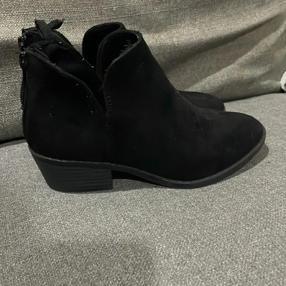 Old Navy Pointy Black Ankle Boots